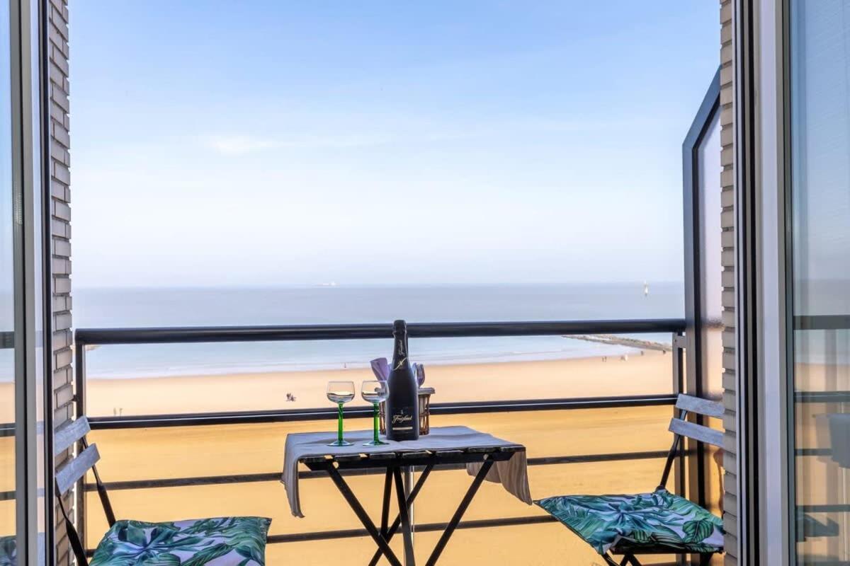 Huswell - Beautiful Spacious Studio With Frontal Sea View Knokke-Heist Exterior photo